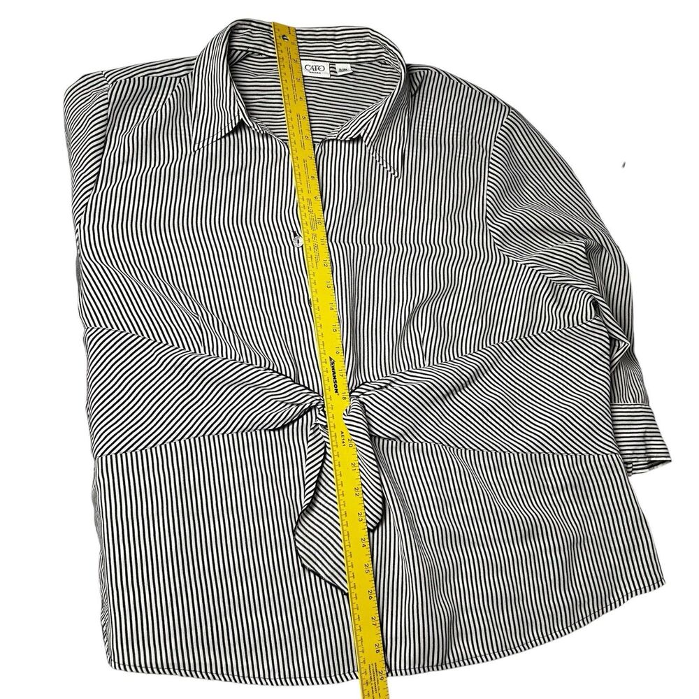 Cato Woman Size 26/28W Tie Front Long Sleeve Button-up V-Neck Top - Picture 4 of 9